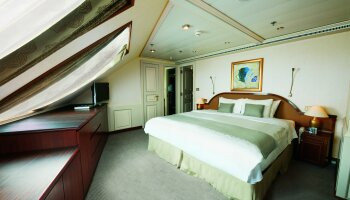1548637933.5174_c550_Silversea Cruises Silver Whisper Accommodation Grand Suite 3.jpg